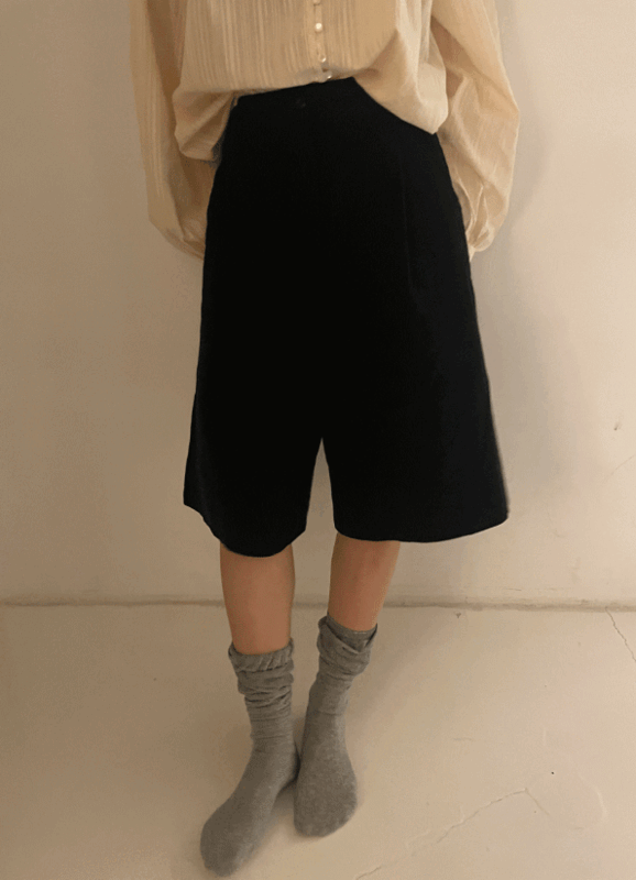 Corduroy Bermuda Pants (2 colors)