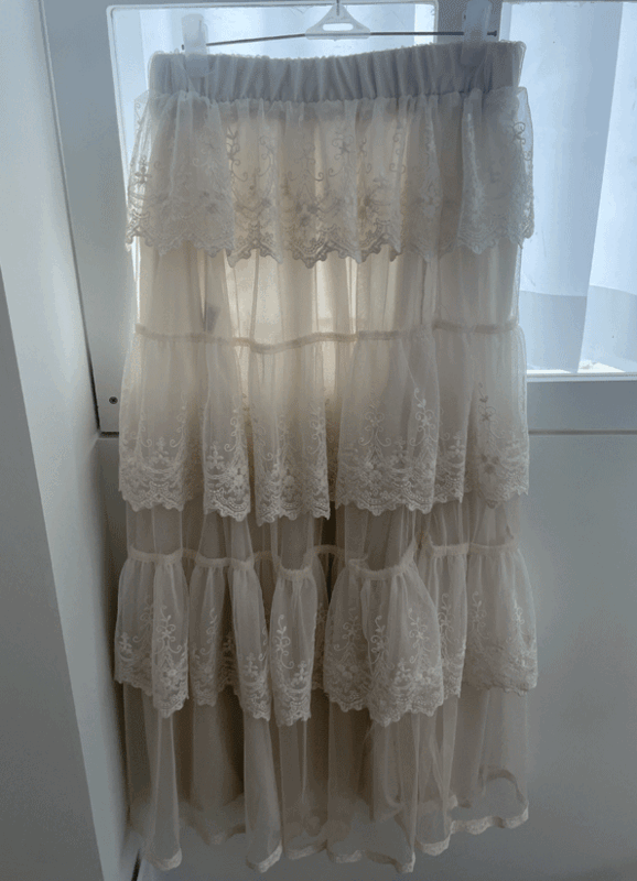 Mist lace long skirt (2 colors)